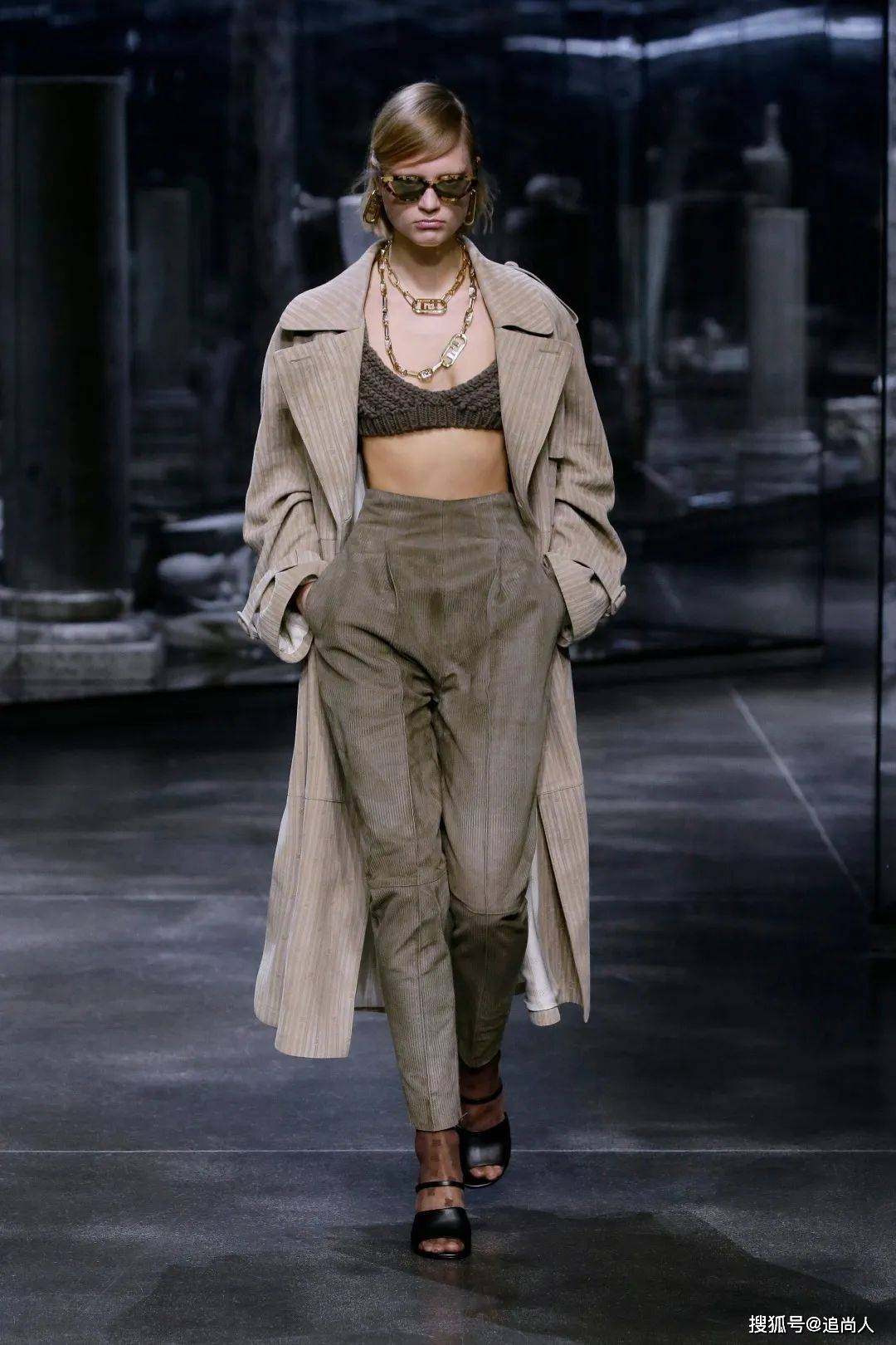 品牌 俞飞鸿最爱的质感风衣，今年怎么搭？