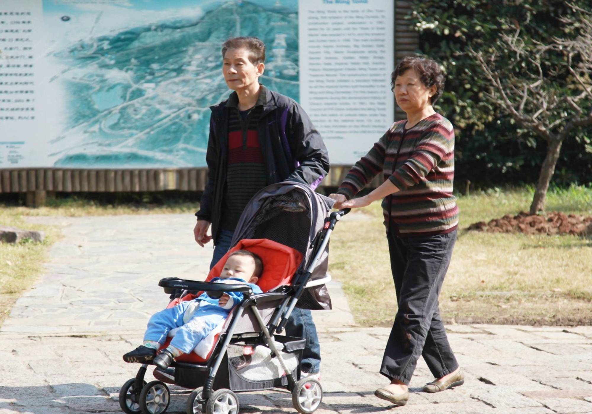 美国儿媳妇,爱吃火锅,会写书法,却看不惯婆婆带孙子,为什么?