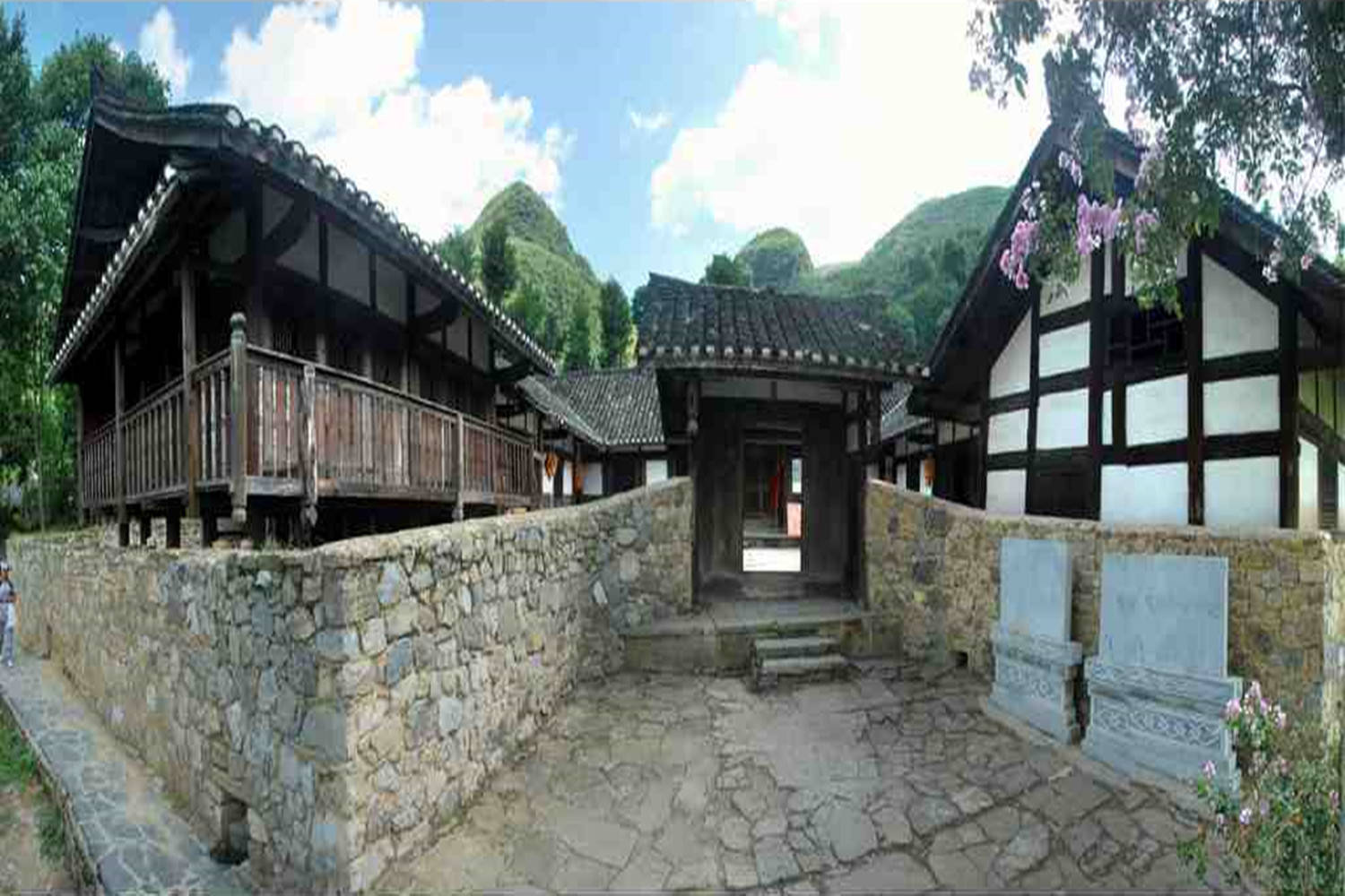 第一个是乌江渡景区,位于遵义市播州区乌江镇境内,是著名的旅游景点.