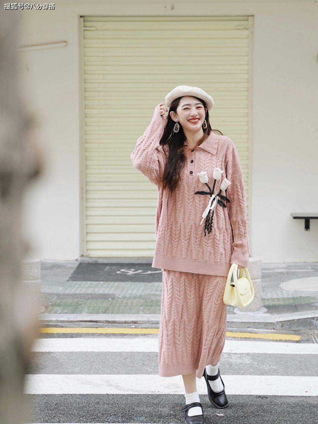 下装 “毛衣”怎么穿高级又洋气？看看这些穿搭造型，柔软舒适又显气质