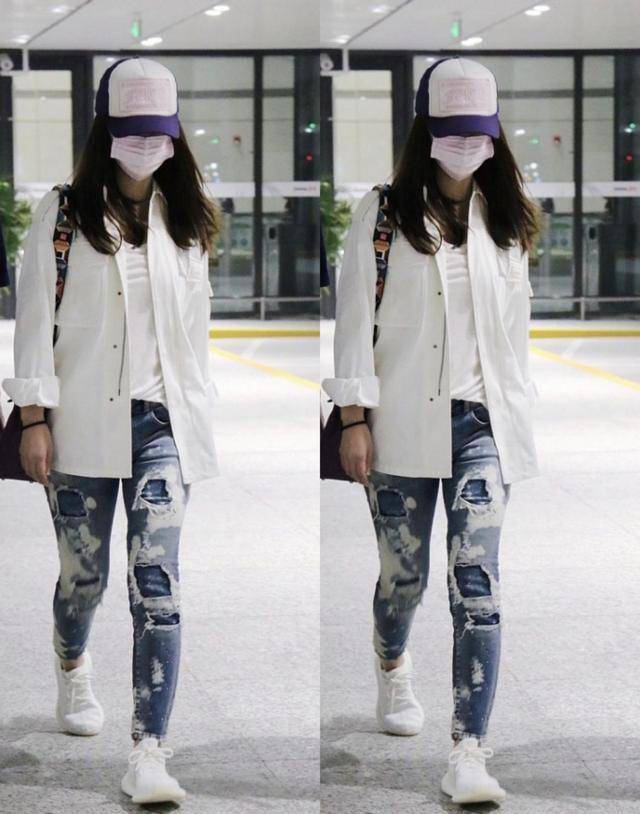 感觉 林心如终于不扮嫩了，穿黑色星星衬衫配黑西装，妆容淡雅好低调