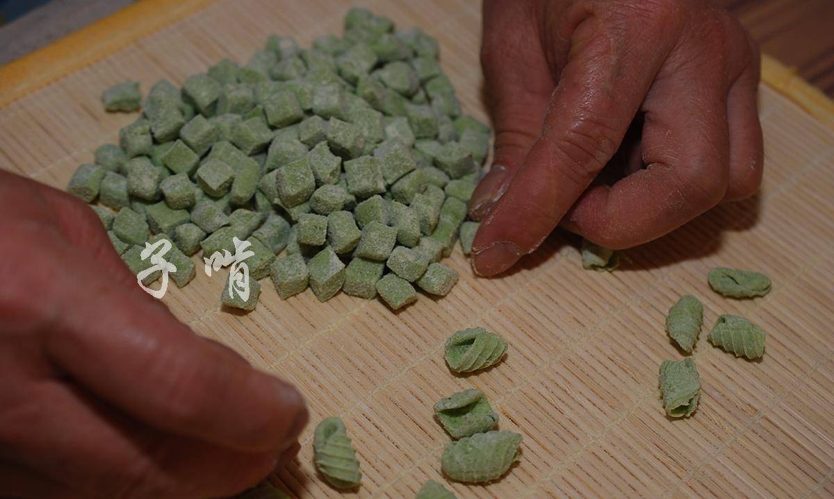 食材|请妹子吃12元麻食有五块大肥肉,不是大鱼大肉都不想吃饭能不胖嘛