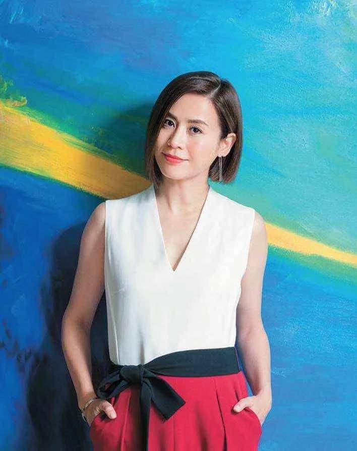 宣萱也是tvb力捧的当红女星,当年与张卫健传出过恋情,但并没有得到