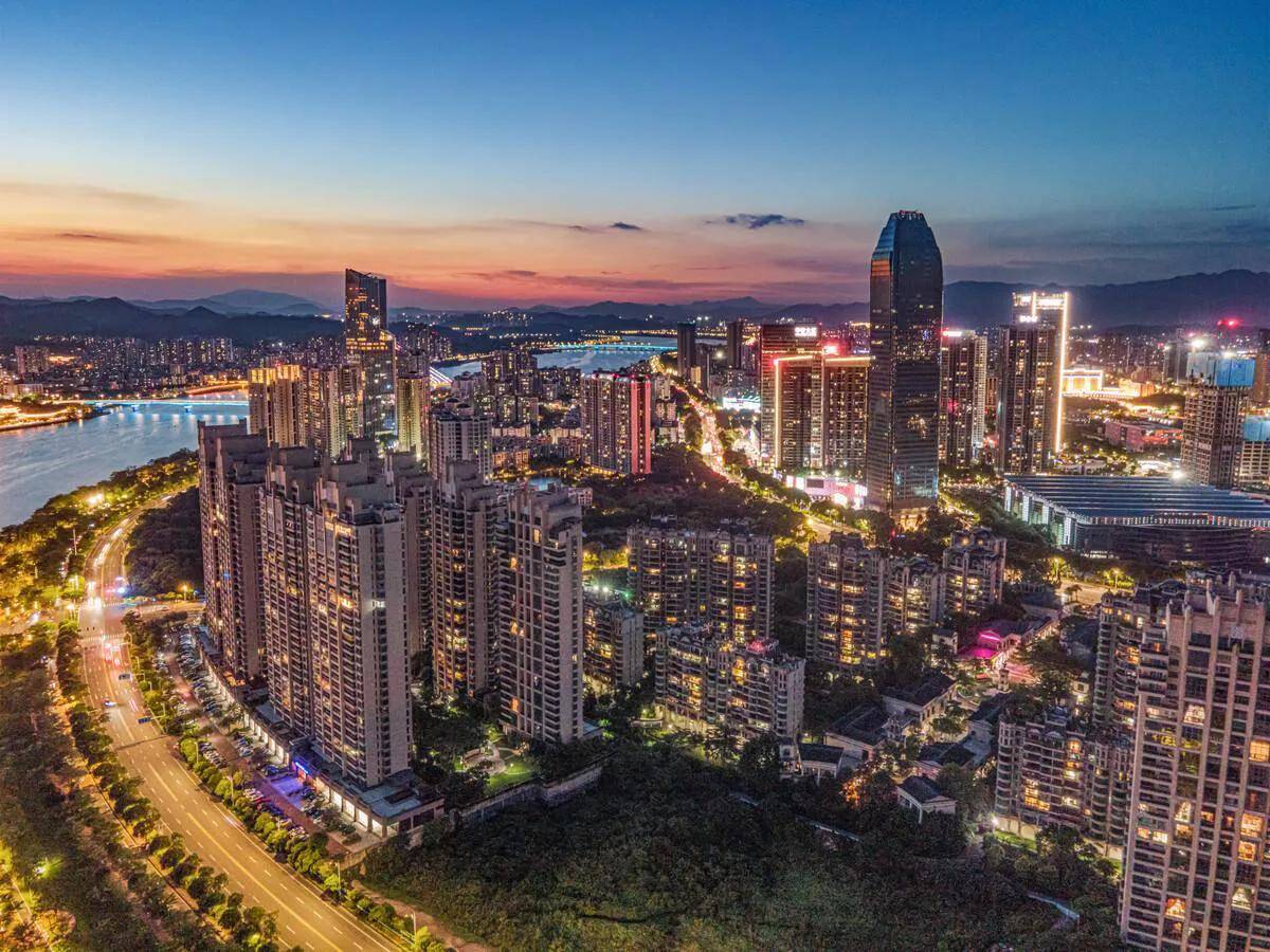江苏广东gdp_江苏与广东省内2021年GDP总量和增速最强的五座城市对比