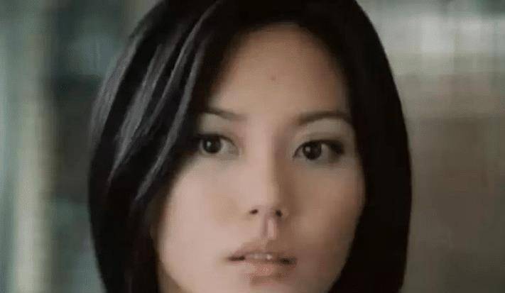 美人被网友集体大喊美过高圆圆，退出多年还能在49岁美出圈！