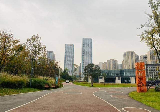 成都鬼屋排行榜_丁真谈第一次去大城市感受:喜欢玩鬼屋,不羡慕成都,仍喜欢家乡(2)