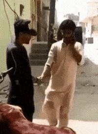 小妹|搞笑GIF趣图：单位一个小妹见了专门跑过来夸我衣服不错