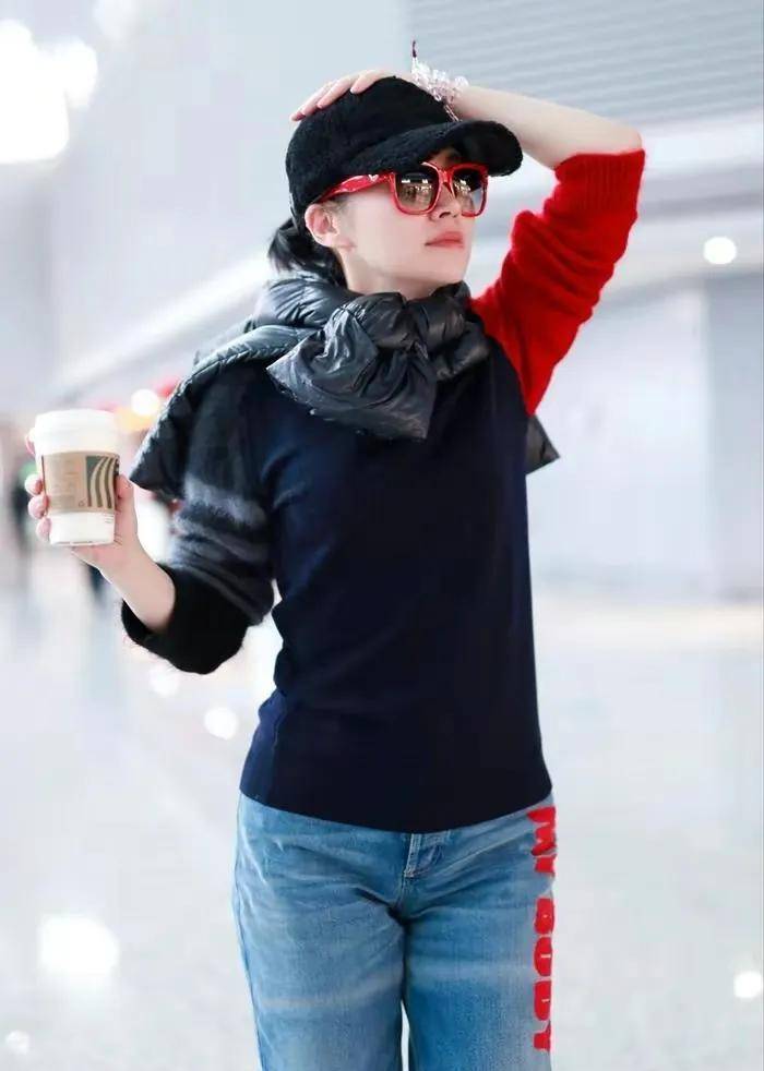 牛仔 彻底被许晴惊艳到了!穿玫红色毛衫犹如少女般心态,太美了