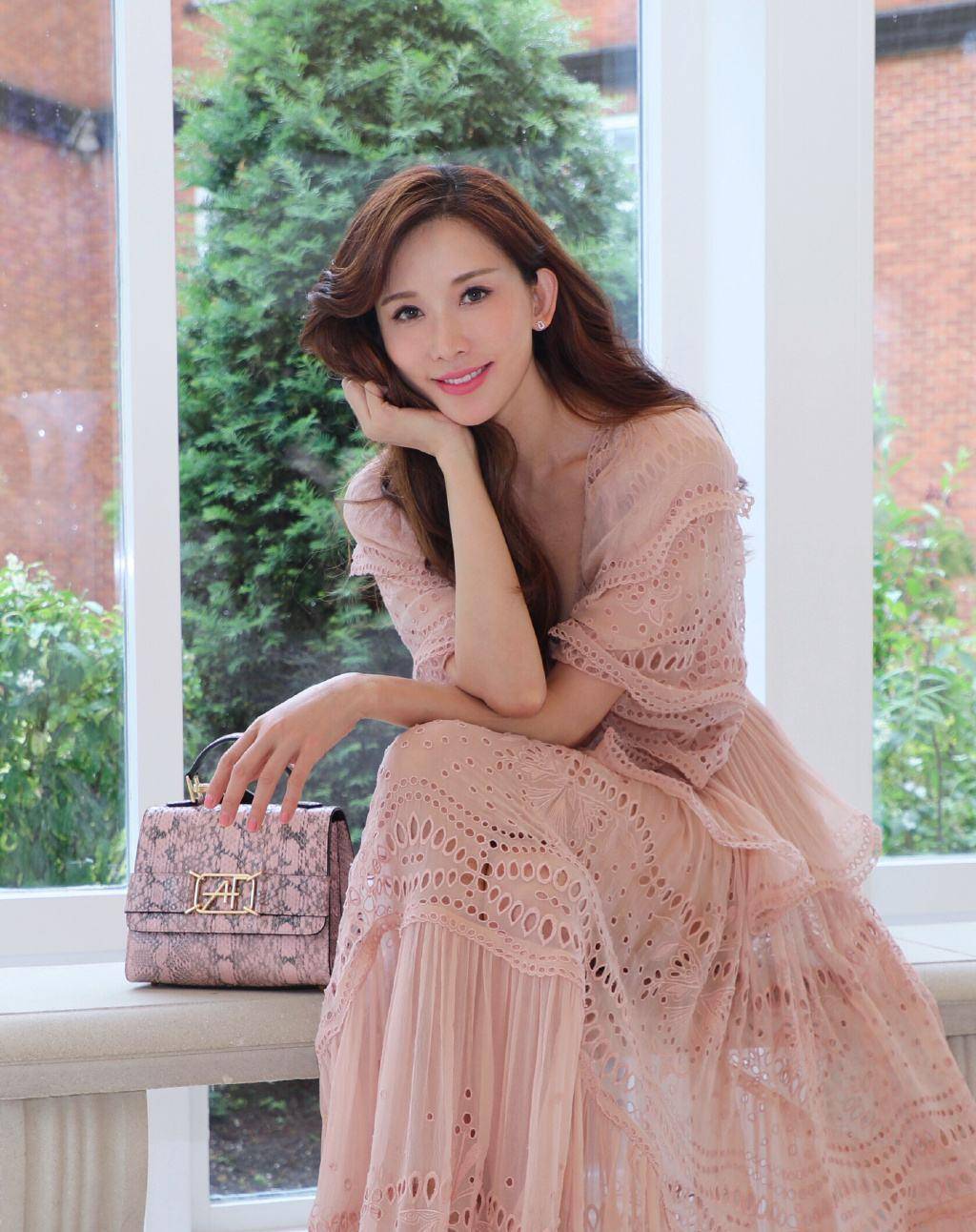 女神当妈了也是冻龄女神，47岁林志玲保养秘诀大公开，这招养出少女肌
