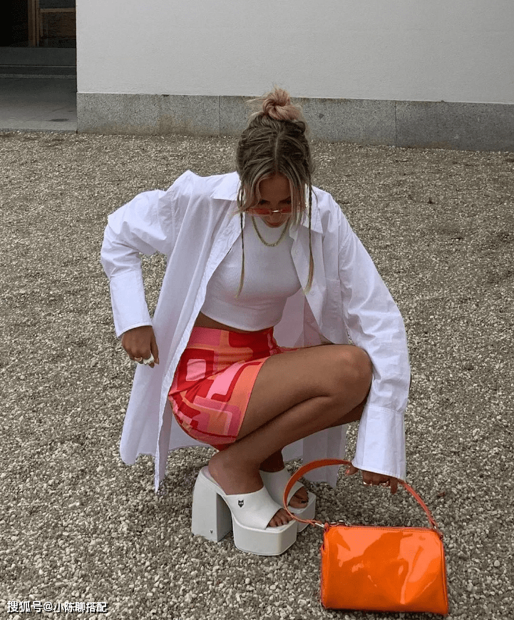 短裙 开春必知的衬衫穿法,1件顶10件,每天不重样