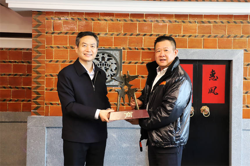 殷殷话语寄真情共图鞋都业腾飞商丘市市长摆向阳带队到福建招商考察
