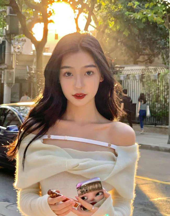 发型情人节妆发造型怎么凸显？看看易梦玲，穿搭变美思路有这三点！