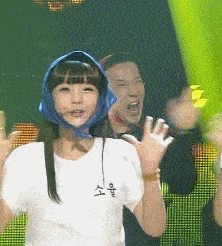 火车轨道|搞笑GIF趣图:一个很胖的女人,好不容易挤上了公交车