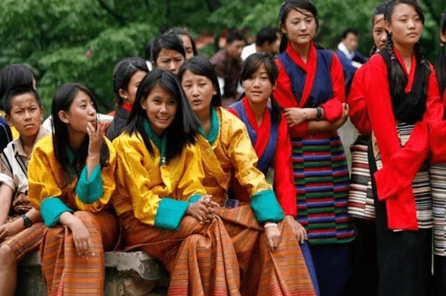 不丹这个国家真像传说中那么“幸福”吗？