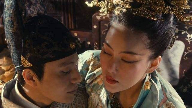明光宗朱常洛只当一个月皇帝就去世后,于是15岁的朱由校成为皇帝,客氏