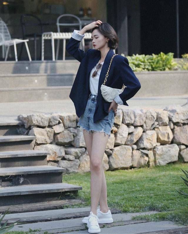 黑色 今年火了一种穿法叫:西装+中裤,恰到好处的新潮,让人一眼爱上