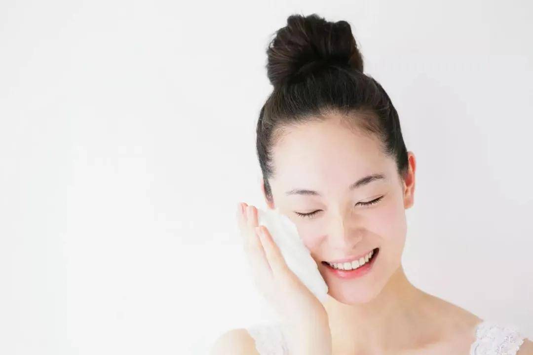 知识科普芙荑说成分 | 视黄醇驾到，2022 皱纹皱纹全走开！