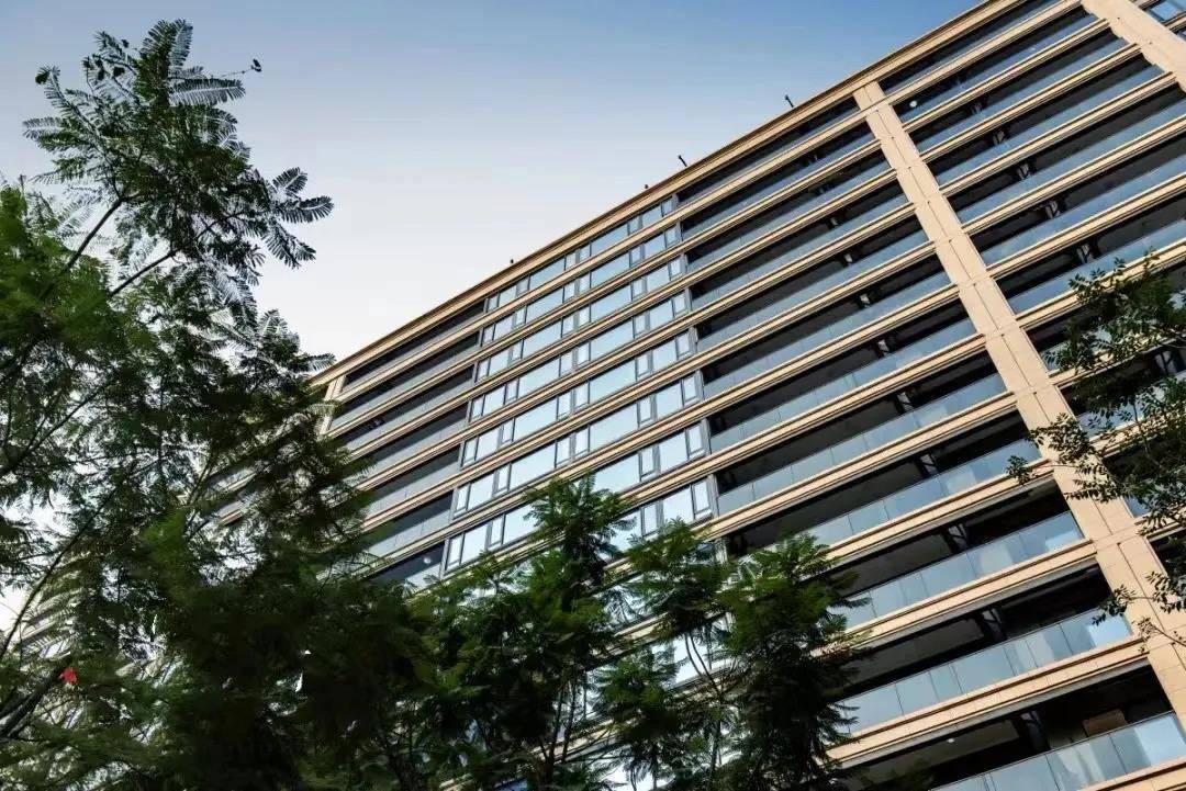 成都诚园一期业主因擅自封阳台被物业告最终还败诉了