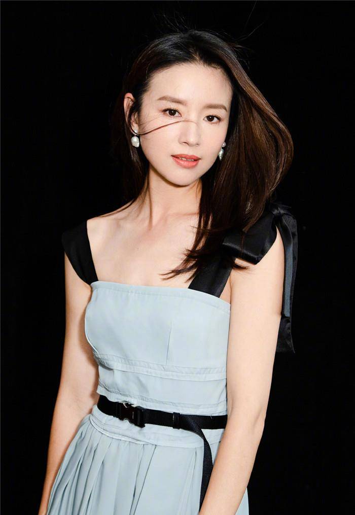 初恋 女人自己带娃也能活得精致，看董洁就知道了，39岁还一张初恋脸