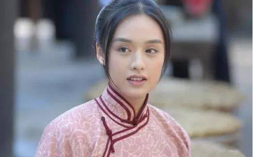 17岁登上春晚 最红的时候嫁给外卖小哥 现在把老公培养成双料影帝