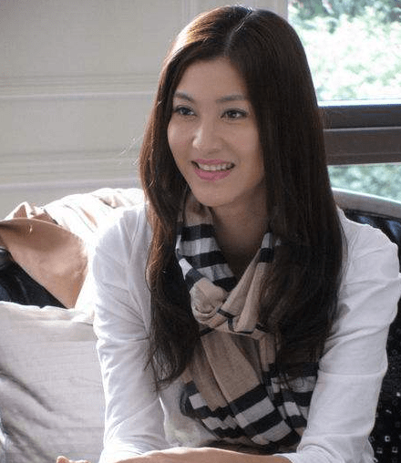 67她演"小三专业户"走红,现实中却遭男友劈腿,今36岁婚姻幸福