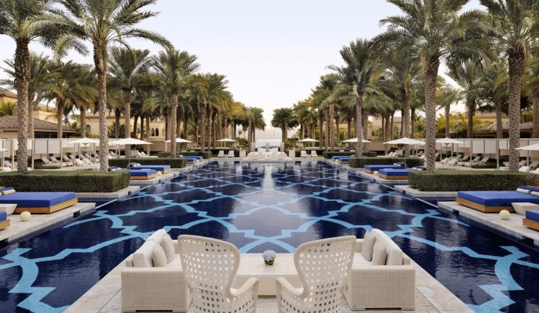 迪拜“最豪气”的酒店，一晚35000元，连洗漱用具都是黄金