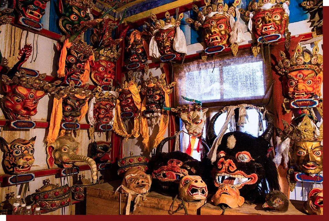 傩祭是原始巫术的祭祀活动,是自然崇拜,鬼神崇拜的产物.