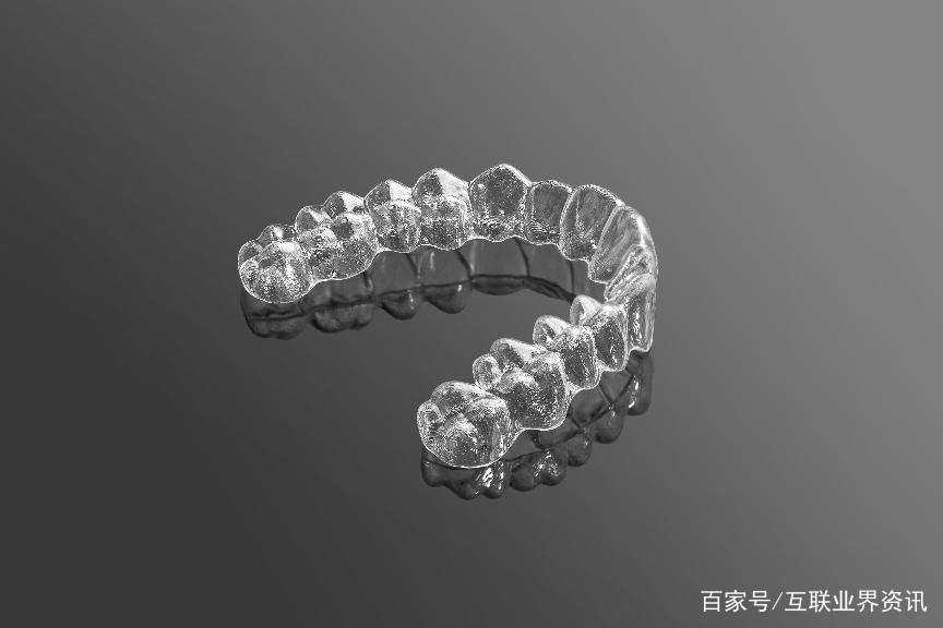 因为AI SMILE象贝隐形正畸，让龅牙妹重新走进爱笑行列