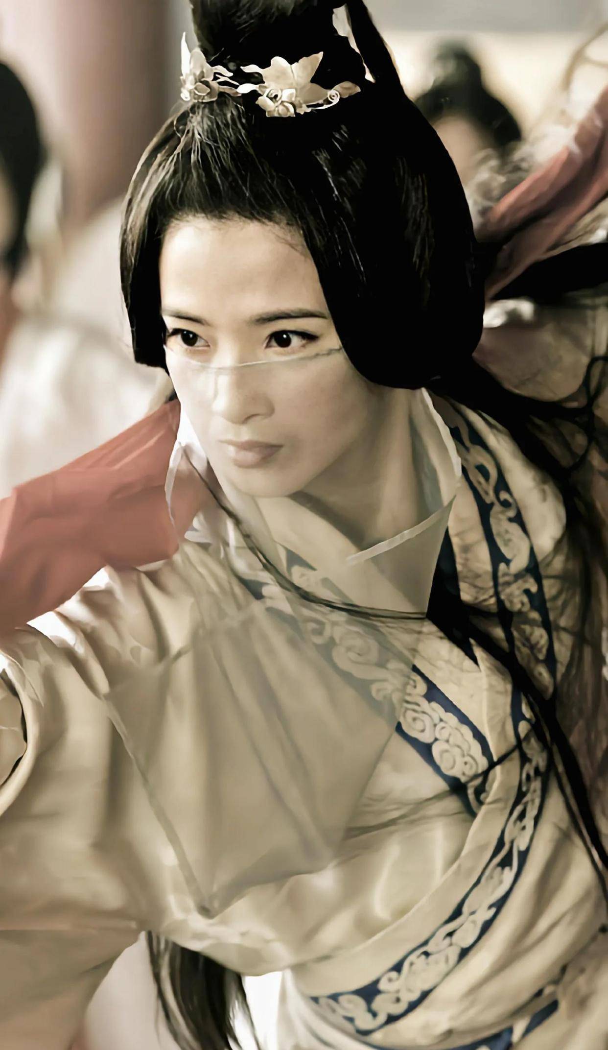 职场|《盛装》热播，剧中六位女星，个个风姿绰约气质脱俗，你喜欢谁