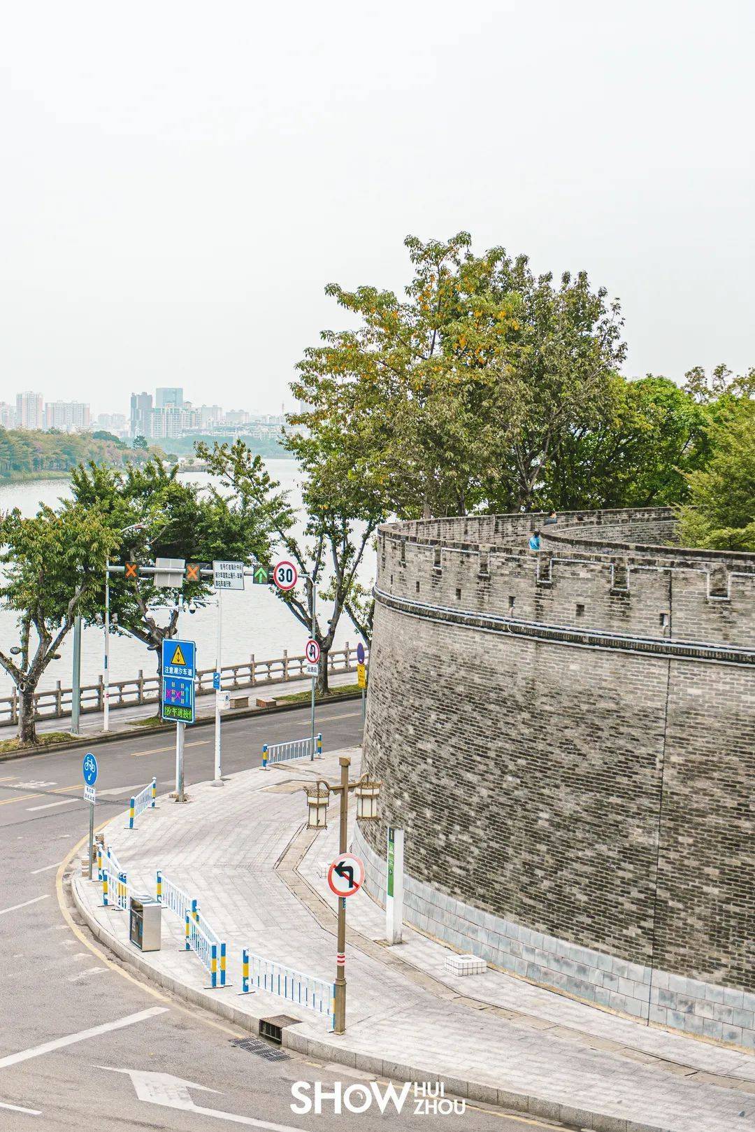 惠州有座门,600多年来一直是地标_府城_烈士纪念碑_城墙