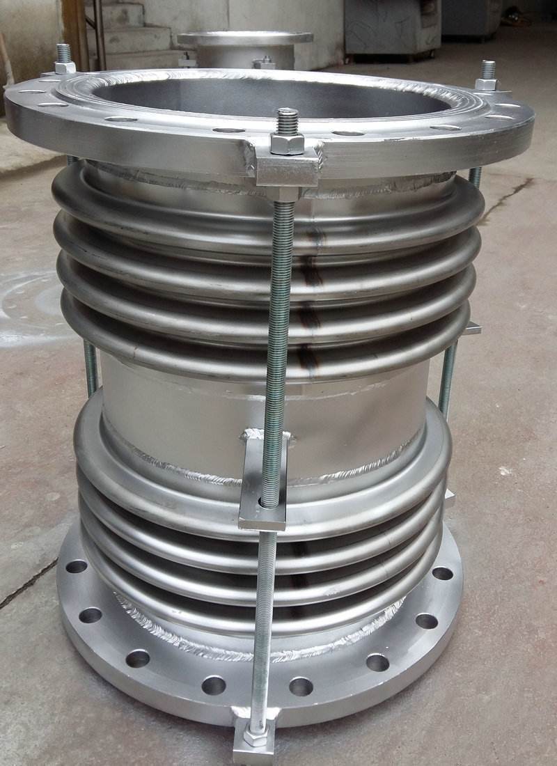 区分大拉杆横向波纹补偿器和小拉杆复式波纹补偿器_两端_管道_法兰