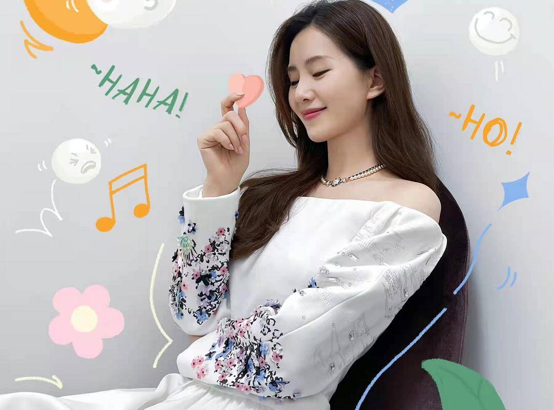 营业 刘诗诗元宵营业照造型封神！穿露肩白裙秀天鹅颈，吴奇隆到宝了