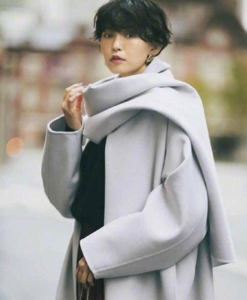 必修课 把大衣穿好看，是中年女人的必修课，3个“时髦法则”提升高级感