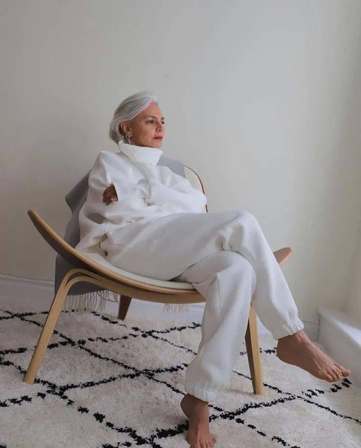 大嫂 下周穿什么 | 大嫂实力演绎，露腿的冬季穿搭都是耍流氓