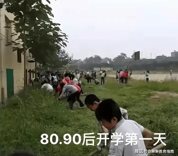 80,90後小時候開學,對比成了家長後開學,太