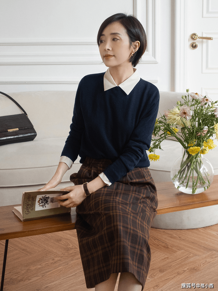 魅力 真正有气质的女人，春季都穿针织衫，搭配半身裙高级又优雅
