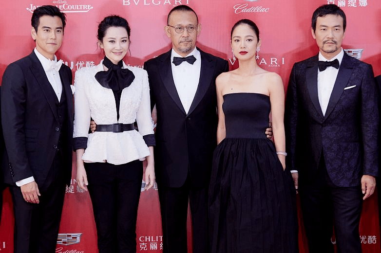 方脸别再削尖骨头动脸了,这5位女星告诉你,方脸才大气耐看且抗老