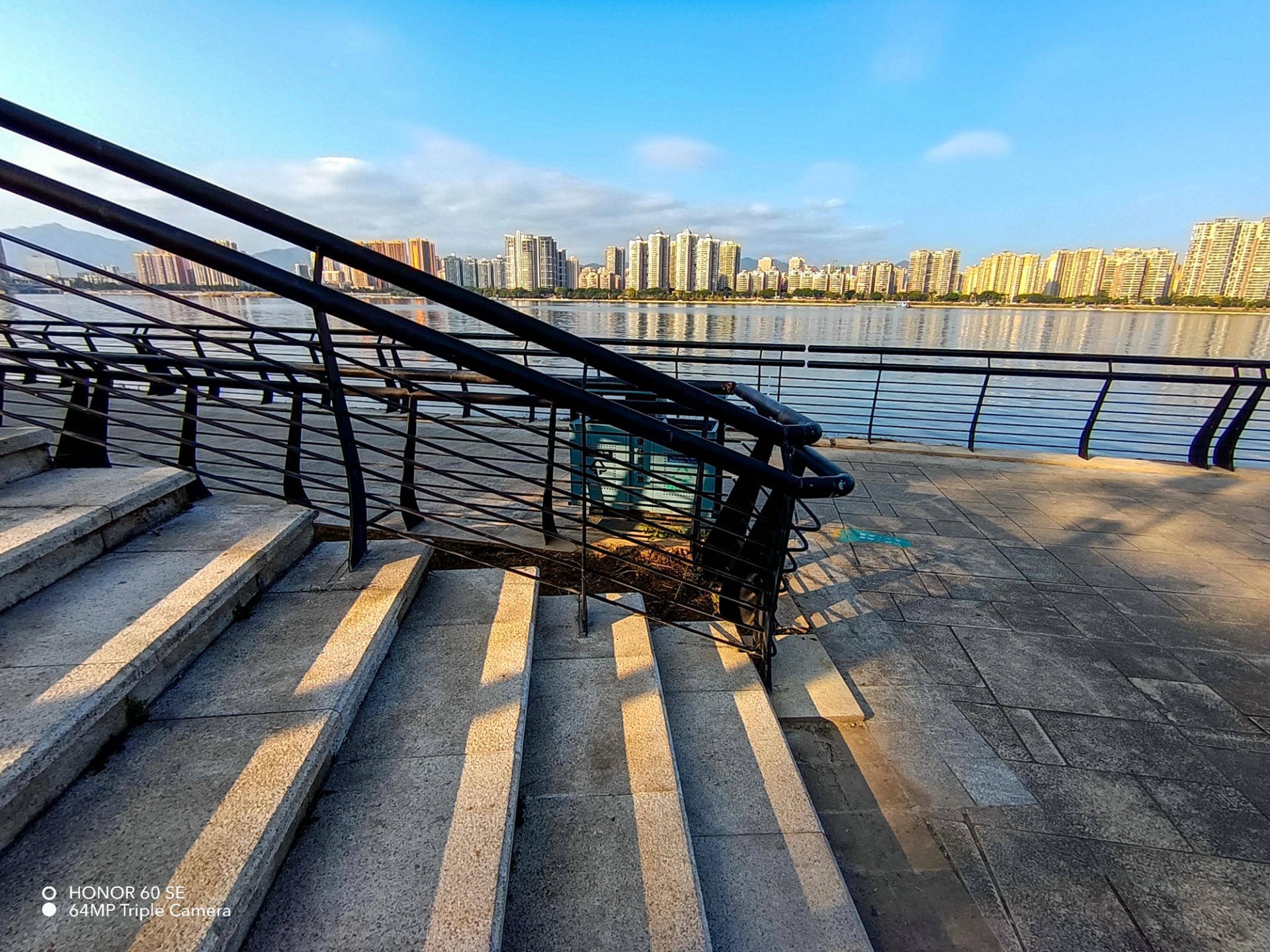 2000元的机，5000元的屏？荣耀60 SE轻体验