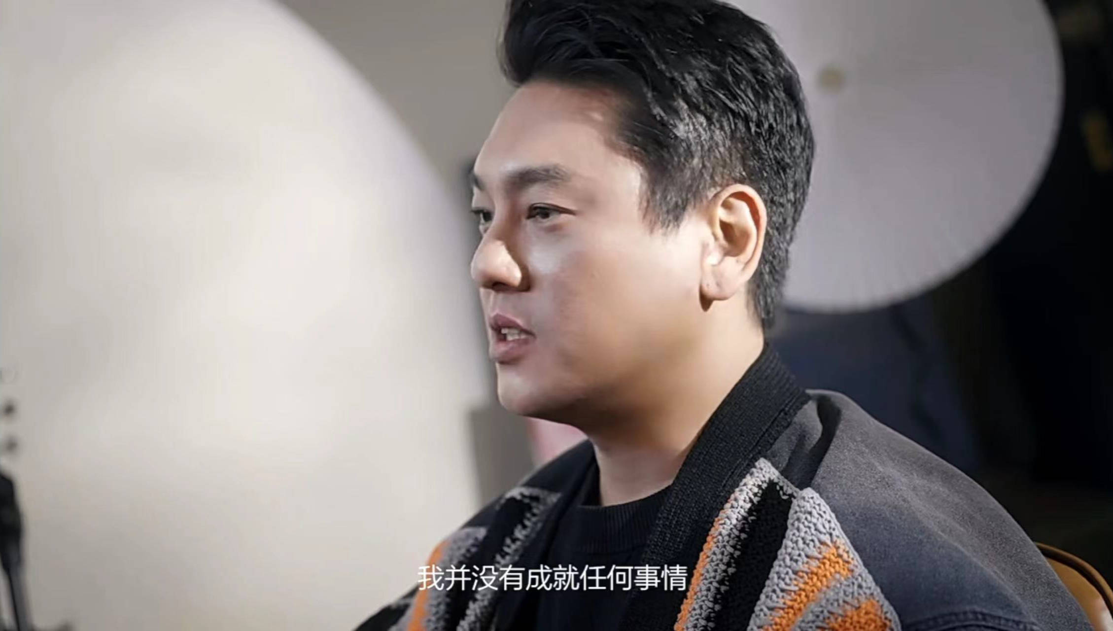 原创自称没朋友的朱孝天直言和f4成员是同事把小2岁老婆当女儿宠