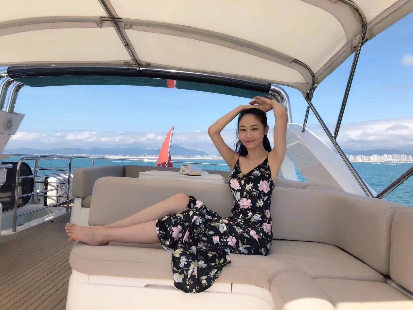 演员沈佳凝三亚身着比基尼凸凹有致太性感一道靓丽风景线