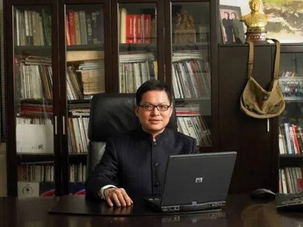 柒牌集团副总经理兼营销总监洪晓峰是1999年开始真正进入柒牌的,上任