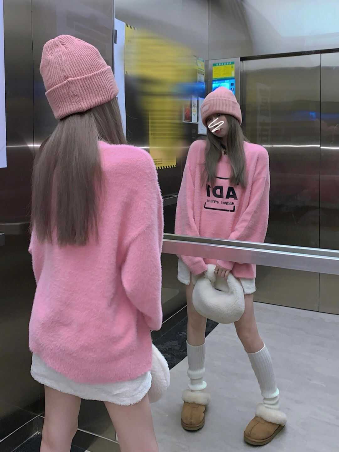 设计 开春不知道怎样穿？用粉色毛衣搭配这几条下装，真的封神了