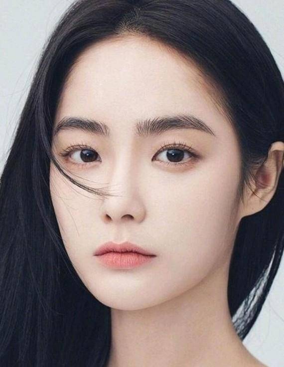 漂亮建议女生,不管多忙最好化“淡妆”,教你简单“4步”易学又漂亮