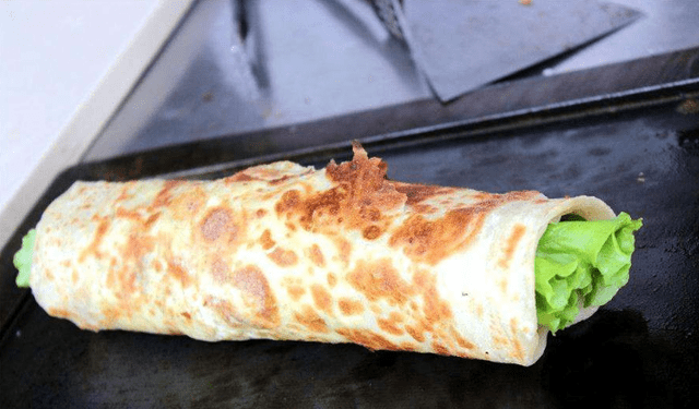 葱花|教你做早餐鸡蛋灌饼,牢记2个技巧,张张鼓大泡,外酥里嫩味道香