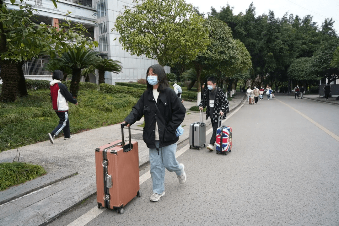 多彩开学季青春逐梦行四川省广安中学活力满满迎接新学期