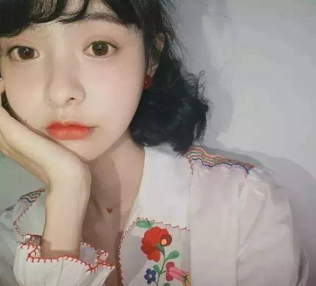 曲线林依晨现在这个认不出的脸，代表了可爱风妹子衰老后的普遍样子？