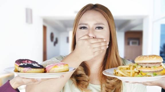 生下|42岁老阿姨与25岁小鲜肉结婚,顺利生下双胞胎,网友:令人羡慕