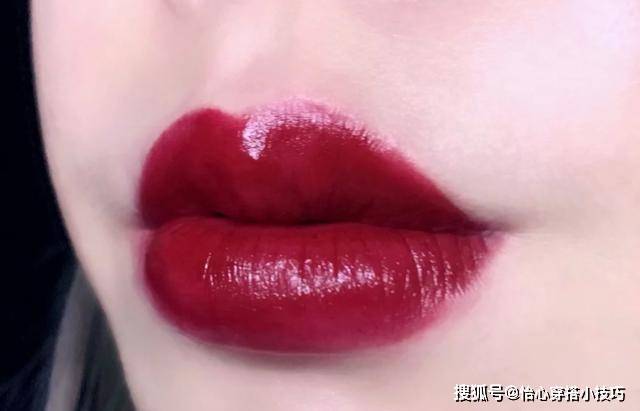女王有种口红叫“绝美红毯色”，杨幂女王范标配，鞠婧祎凹造型全靠它