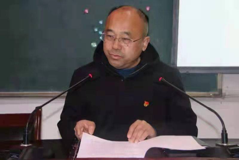 会上,副校长景德富,郭书斌,赵卫国分别传达了《濮阳市教育局2022年