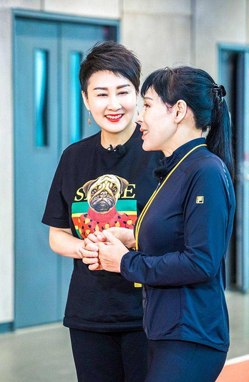 原创中国冬奥首银8块小碎骨坐着轮椅回国叶乔波的励志故事